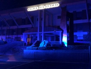 I Vigili del Fuoco di Isernia aderiscono alla giornata mondiale sull’autismo in segno del “blu” Il colore del blu rappresenta l'autismo  illuminando così il loro stabile 