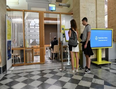 Poste Italiane: in Molise aperte le selezioni per consulenti finanziari Per conoscere i requisiti richiesti e inviare la propria candidatura, entro il 27 ottobre, basta accedere al sito posteitaliane.it e seguire il percorso “Carriere”, “Lavora con noi” e “Posizioni Aperte”  