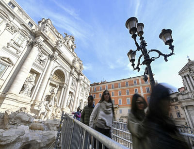 Roma, Fontana Trevi, boom di visite per la passerella: 44mila nei primi 6 giorni