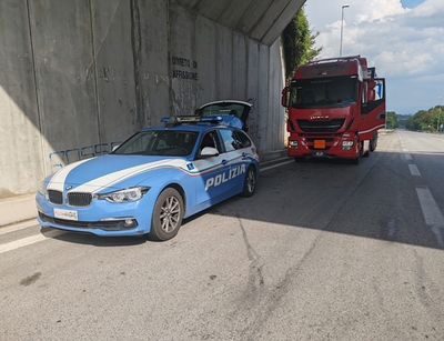 Cerro al Volturno: la Polizia di Stato soccorre e salva la vita ad un camionista colto da  malore.